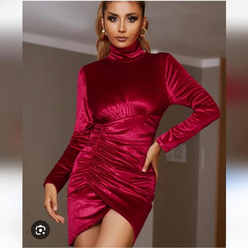 Chic Velvet Long Sleeve Dress in Rich Red